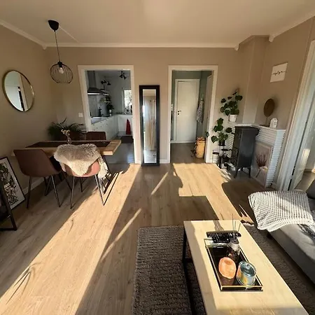 Koselig Pa Ostensjo Med Stor Uteplass オスロ