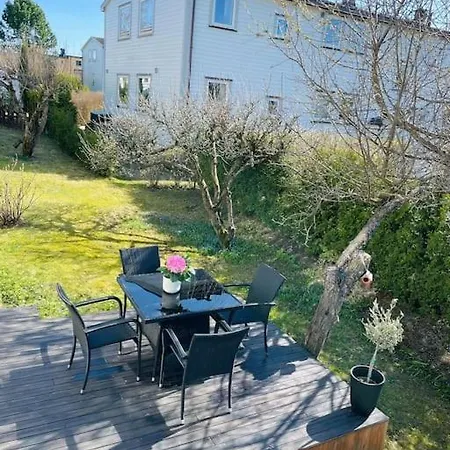 Appartement Koselig Pa Ostensjo Med Stor Uteplass *