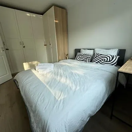 Koselig Pa Ostensjo Med Stor Uteplass *